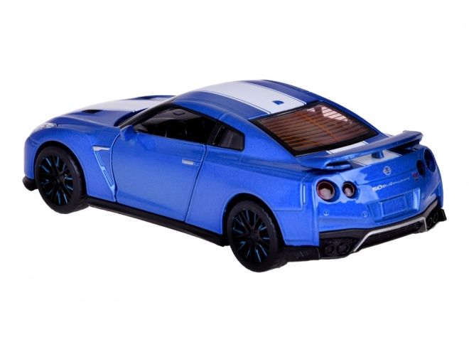 Avto Nissan GT-R z odpiranjem vrat