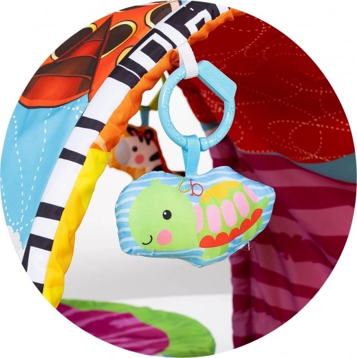 Viseče igrače in sponke na dosegu roke