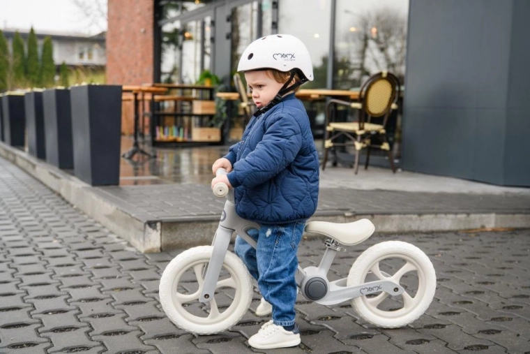 Lahek in vzdržljiv najlonski okvir