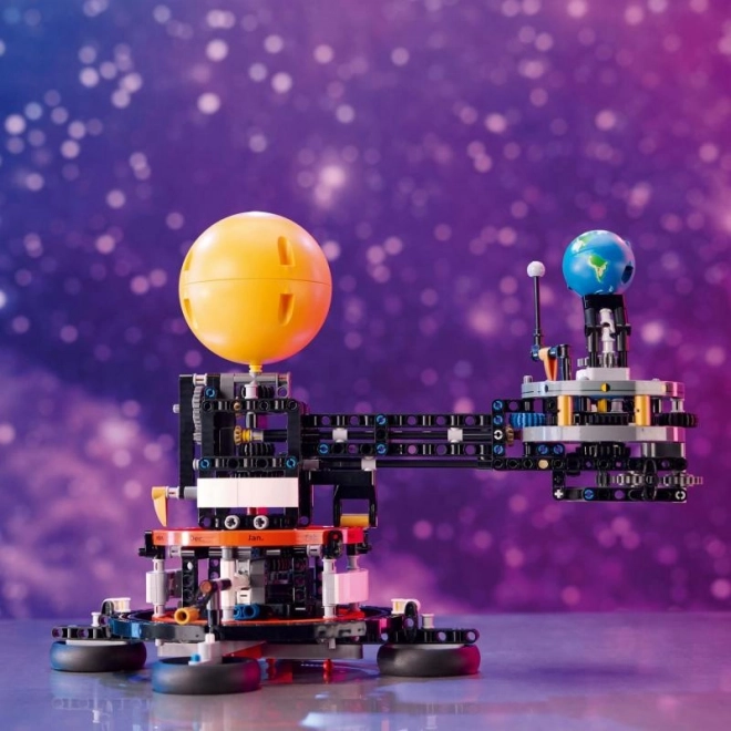 LEGO4 Technic 42179 Planeta Zemlja in Luna na orbiti