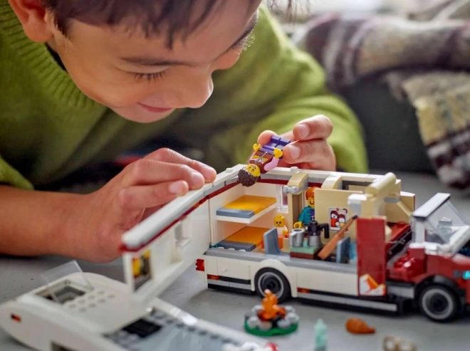 LEGO City 60454 Počitniški avtodomek poln dogodivščin