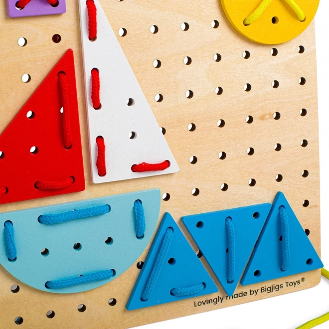 Bigjigs Toys Lesena igra za vezanje Geometrične oblike