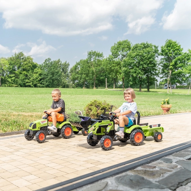 Šlapalni traktor Claas Arion 410 z zeleno prikolico