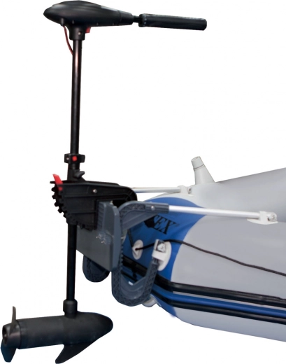 Enostavna montaža na krmo čolna