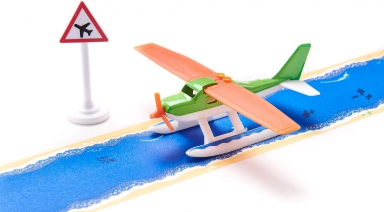 Folding wings and traffic sign for effortless scenarios