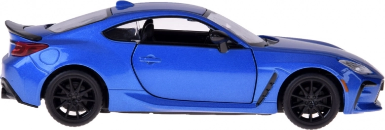 Kovinska karoserija in gumijasta kolesa