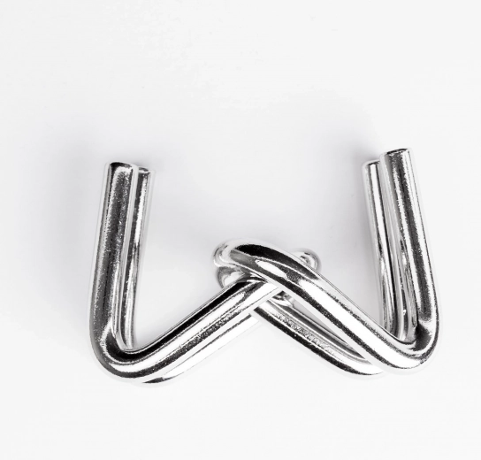 Polirana kovina za udobno reševanje