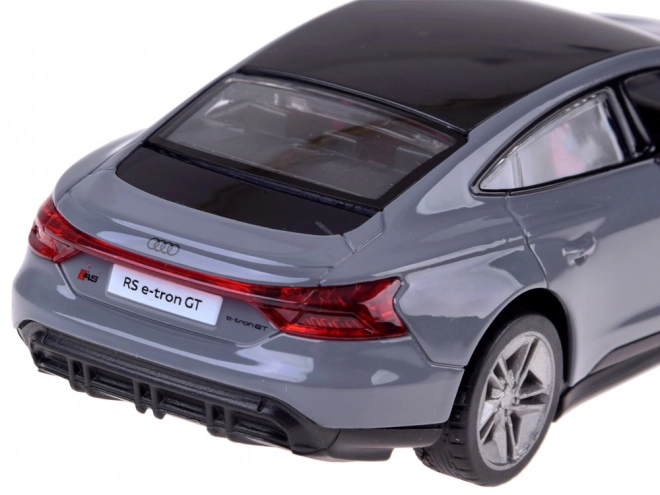 Kovinski model Audi RS e-tron GT Coupe z zvočnimi in svetlobnimi efekti