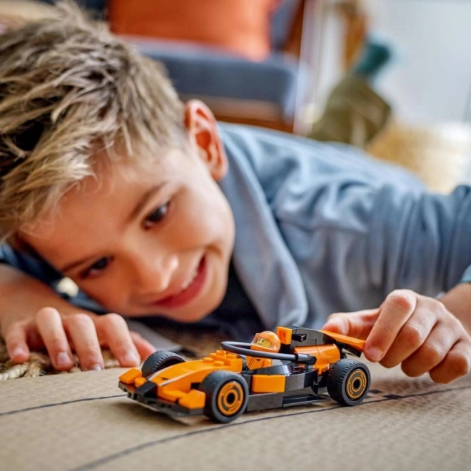 LEGO® City 60442 Dirkač F1 z dirkalnim avtom McLaren