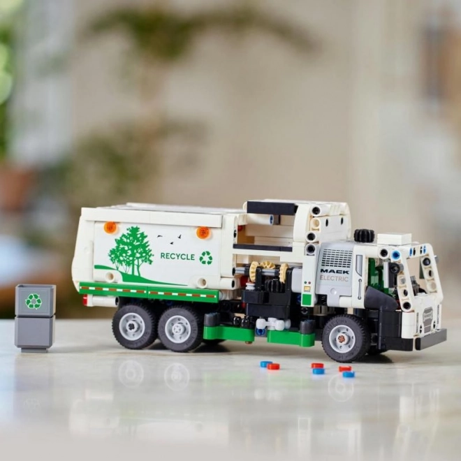 LEGO® Technic 42167 Električni smetarski tovornjak Mack® LR