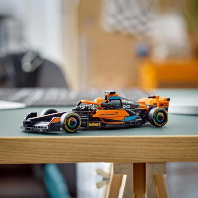LEGO Speed Champions 76919 Dirkalni avto McLaren Formula 1 2023