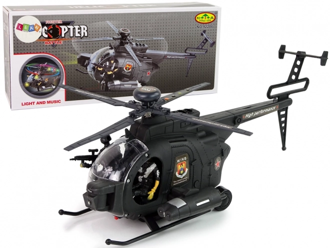 Vojni helikopter s krili in svetlobnimi učinki na baterije