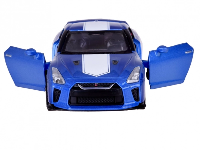Avto Nissan GT-R z odpiranjem vrat