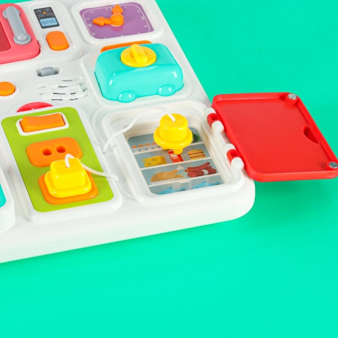 Montessori manipulativna tabla s kuhinjskimi elementi in učnimi urami