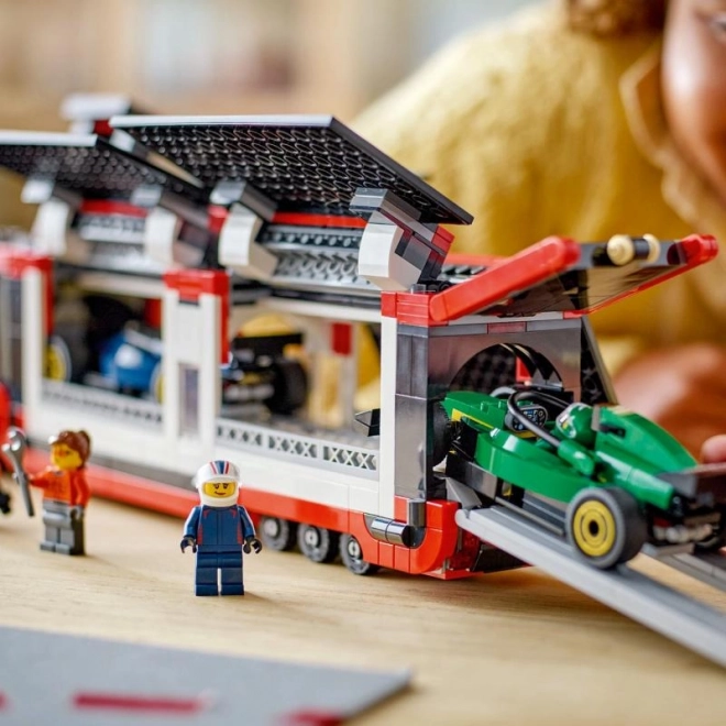 LEGO® City 60445 Tovornjak F1® z vozili F1® RB20 in AMR24