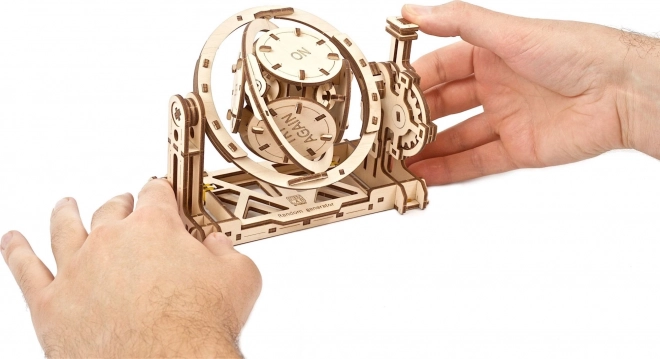 Ugears lesene 3D mehanske puzzle naključni generator