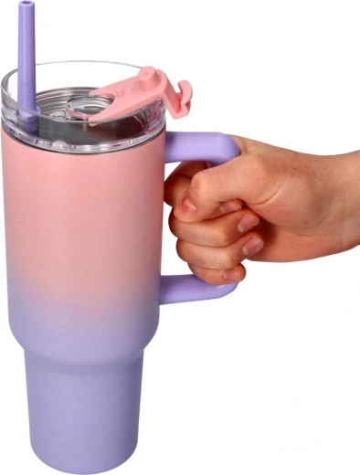 Praktičen pokrov s slamico in varovalom