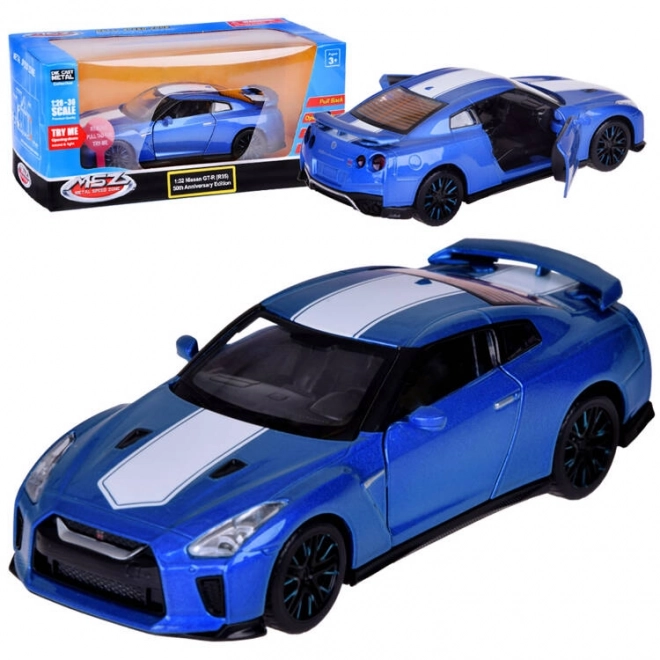 Avto Nissan GT-R z odpiranjem vrat