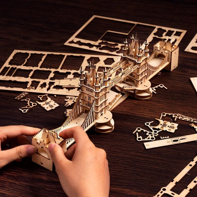 RoboTime leseni 3D puzzle most Tower Bridge svetleči