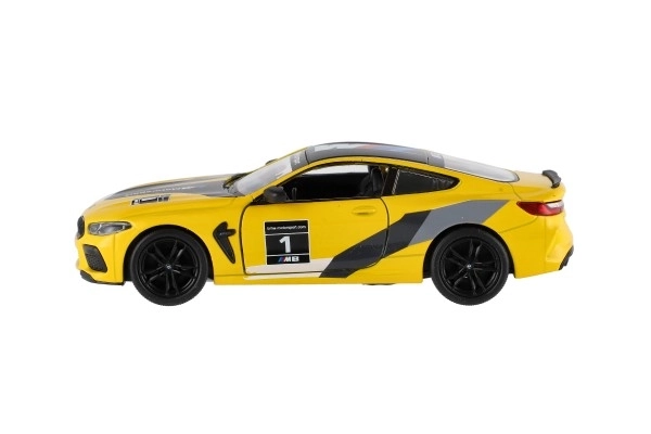 Avto Kinsmart BMW M8 Competition Coupé 1:38 kov/plast 12,5cm 4 barve na povratni pogon 12kom v škatli