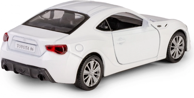 Kovinska karoserija in gumijaste pnevmatike