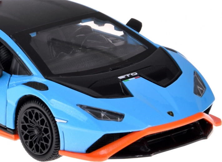 Kovinska karoserija, gumijasta kolesa