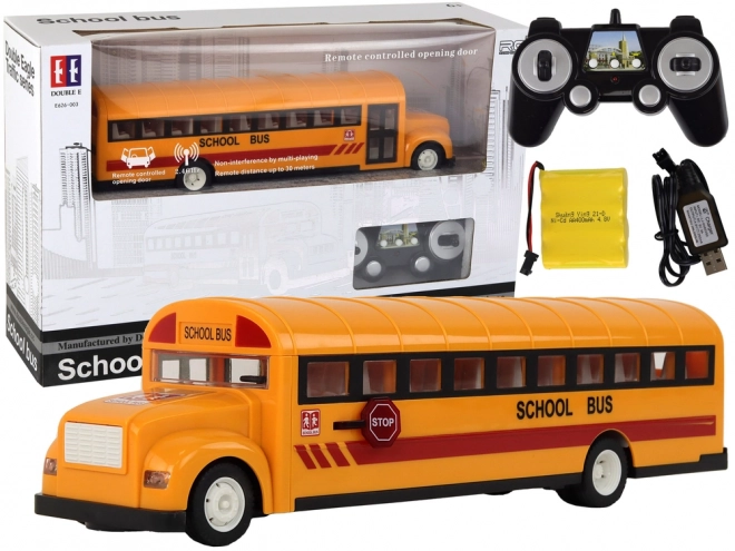 Rumeni šolski avtobus na daljinsko upravljanje R/C Odprta vrata
