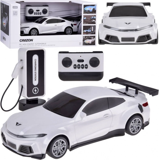 RC avto s polnilno postajo – Bela