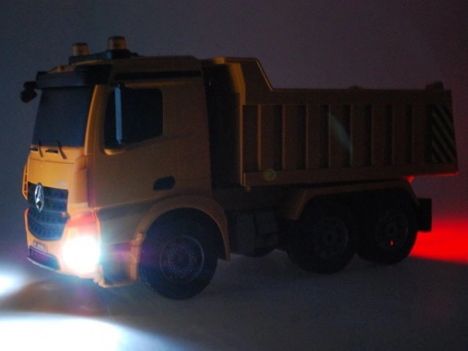 Daljinsko Voden Mercedes-Benz Arocs Tovornjak-kiper