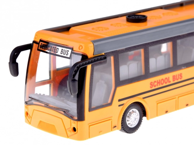 Zabavni daljinsko vodeni primestni avtobus