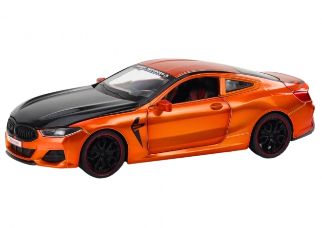 Kovinski športni model s trenjem pogonom in odpiralnimi elementi 1:24 oranžen