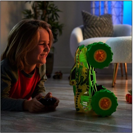 Kaskaderski triki in vožnja po zadnjih kolesih