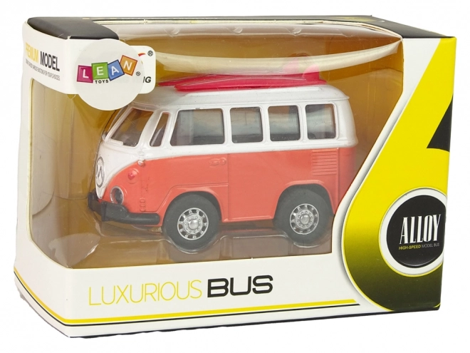 Kovinski turistični avtobus