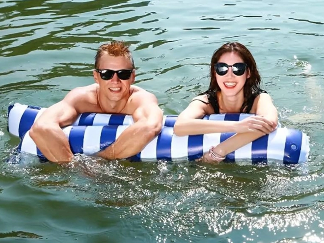 Napihljiva vodna viseča mreža za bazen in plažo