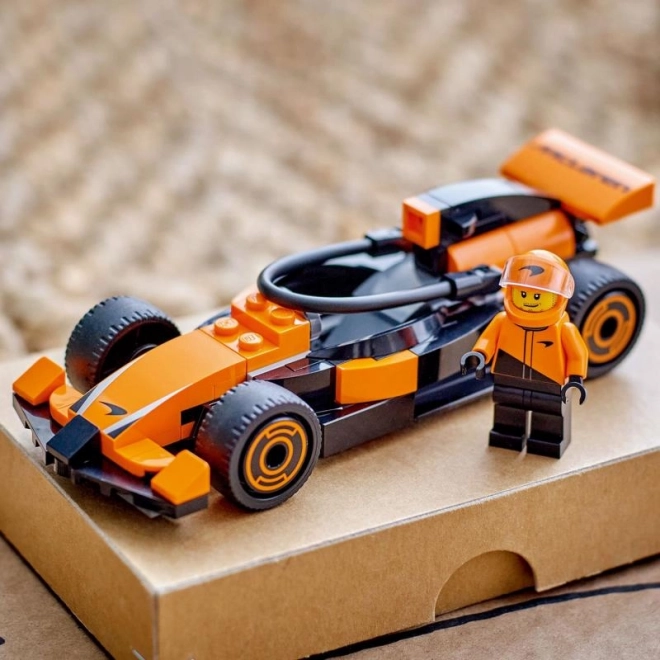 LEGO® City 60442 Dirkač F1 z dirkalnim avtom McLaren