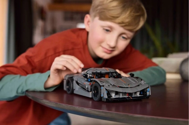 LEGO Technic 42173 Sivo hiperavto Koenigsegg Jesko Absolut