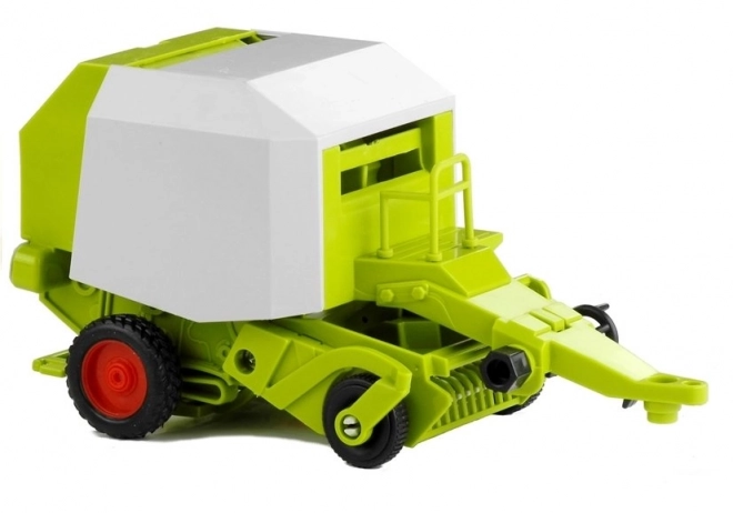 Traktor s stiskalnico za bale