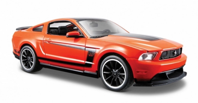 Sestavljen model Ford Mustang Boss 302 1/24 oranžen