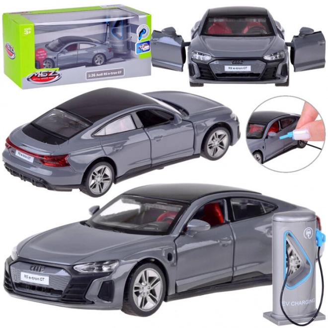 Kovinski model Audi RS e-tron GT Coupe z zvočnimi in svetlobnimi efekti