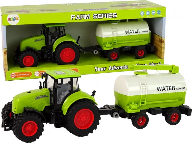 Zeleni traktor s prikolico na velikih kolesih