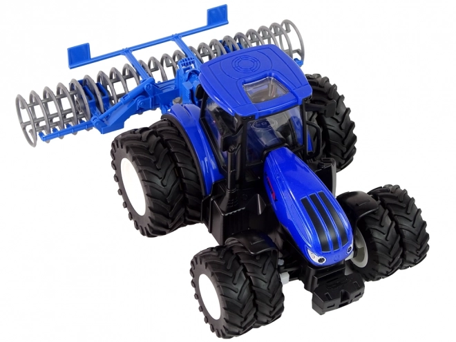 Daljinsko voden traktor 1:24 Blue Disc Aggregate Metal