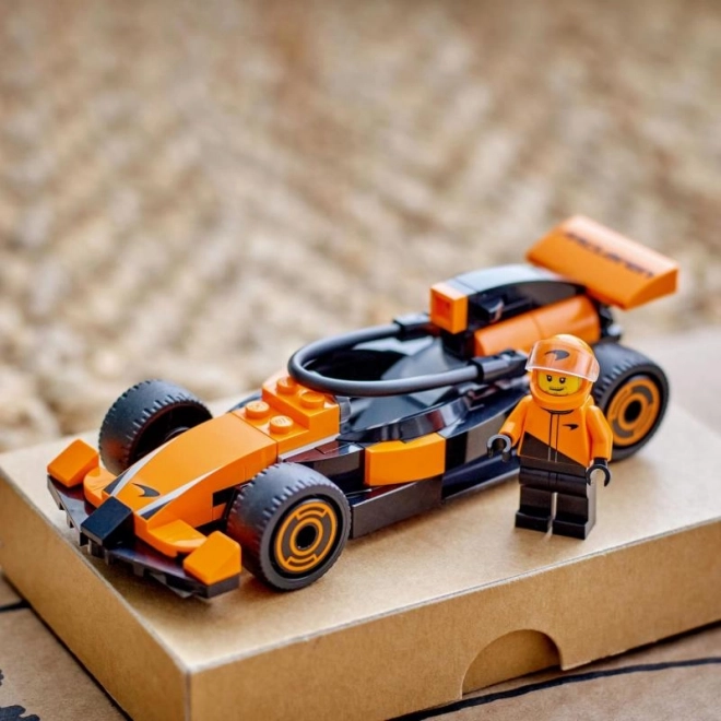 LEGO® City 60442 Dirkač F1 z dirkalnim avtom McLaren