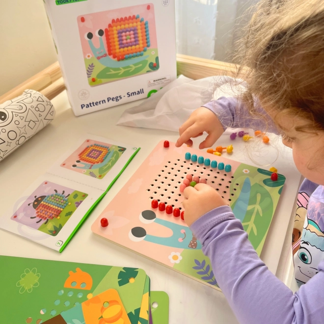 Lesena sestavljanka s kljukicami znamke Tooky Toy