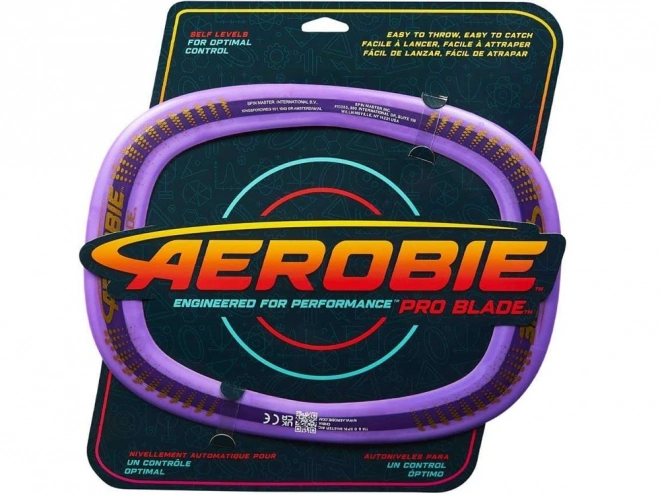 Aerobie Pro Blade leteči disk igrača na prostem