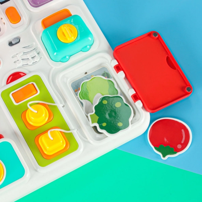 Montessori manipulativna tabla s kuhinjskimi elementi in učnimi urami