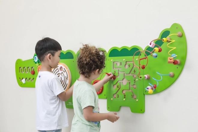 Leseni stenski montessori panel - krokodil