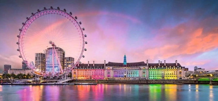 Vpadljiv panorama Londona v živahnih barvah