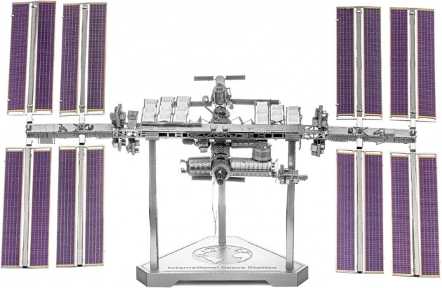 METAL EARTH 3D sestavljanka Mednarodna vesoljska postaja (ICONX)