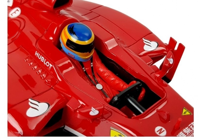 Dirkalni avto Formule 1 Ferrari F138 rdeče 1:12