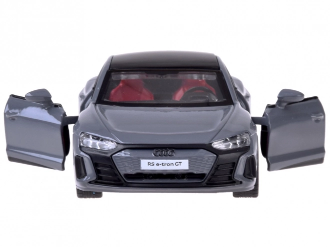 Kovinski model Audi RS e-tron GT Coupe z zvočnimi in svetlobnimi efekti